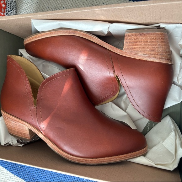 Brand New in Box Nisolo classic ankle booties size 10 in the color brandy - Picture 4 of 4